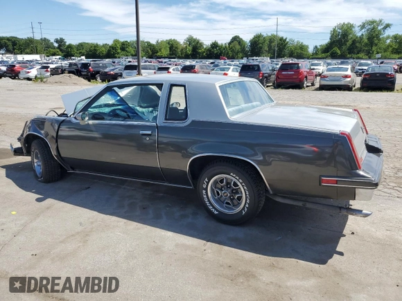 1983 Oldsmobile Cutlass z VIN 1G3AR47Y1DM336249, wystawiony jako Copart lot #59183524 z przebiegiem 90 645 mil mil oraz Szkoda całkowita • Salvage title. Historia ofert i sprzedaży dostępna na DreamBid. Obrazek 2.