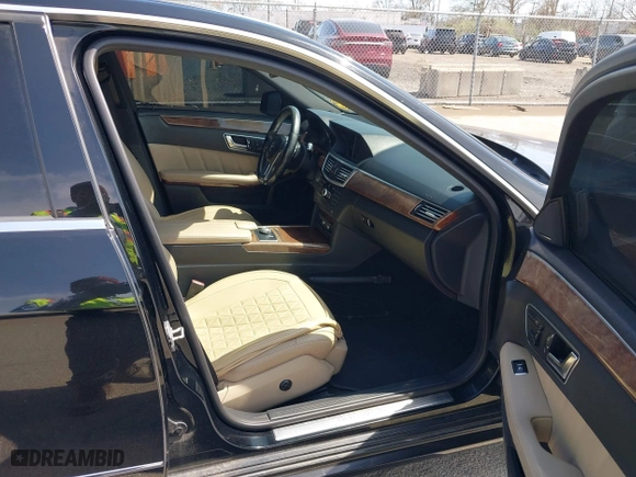 2013 Mercedes-Benz E-Class E 350 Luxury with VIN WDDHF8JBXDA716958, listed as a IAAI auction lot 42080974 with 134,248 mi miles. Bid and sale history available at carsss.com. Image 5.