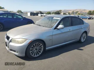 2009 BMW 3 Series 328i xDrive z VIN WBAPK53599A514186, wystawiony jako Copart lot #59989085 z przebiegiem 145 059 mil mil oraz Czysty tytuł • Clean title. Historia ofert i sprzedaży dostępna na DreamBid. Obrazek 1.