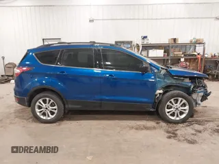 2017 Ford Escape SE z VIN 1FMCU0G90HUA94581, wystawiony jako IAAI lot #41396965 z przebiegiem 104 978 mil mil oraz . Historia ofert i sprzedaży dostępna na DreamBid. Obrazek 13.