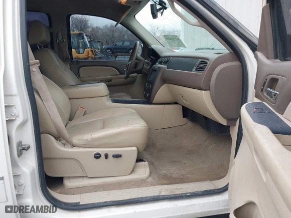 2009 Chevrolet Silverado 1500 LTZ with VIN 3GCEK33379G278538, listed as a IAAI auction lot 41713259 with 228,197 mi miles. Bid and sale history available at carsss.com. Image 5.