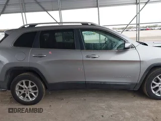 2017 Jeep Cherokee Latitude с VIN 1C4PJLCS2HW596098, выставлен на аукционе IAAI как лот 41409241 с пробегом 93 569 миль миль и . История ставок и продаж доступна на DreamBid. Изображение 14.