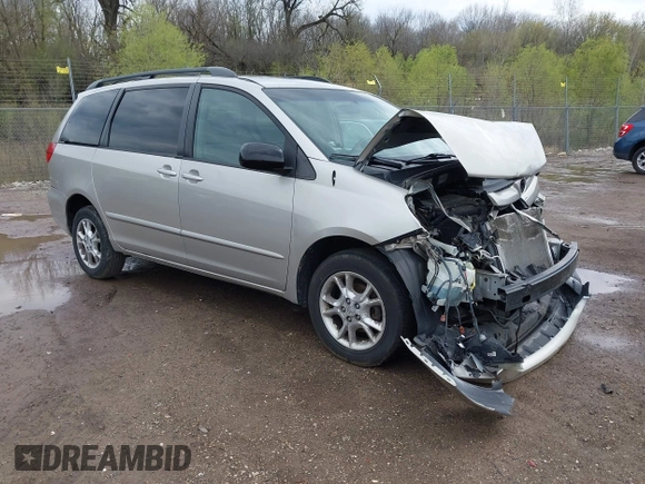 2006 Toyota Sienna LE with VIN 5TDBA23C76S062105, listed as a IAAI auction lot 42130968 with 151,395 mi miles. Bid and sale history available at carsss.com. Image 1.