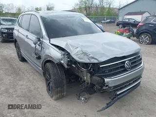 2022 Volkswagen Tiguan SE R-Line Black z VIN 3VVCB7AX1NM065960, wystawiony jako IAAI lot #42149626 z przebiegiem 71 698 mil mil oraz . Historia ofert i sprzedaży dostępna na DreamBid. Obrazek 1.