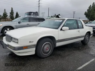 1990 Cadillac Eldorado z VIN 1G6EL1335LU620660, wystawiony jako Copart lot #55775205 z przebiegiem 83 747 mil mil oraz Czysty tytuł • Clean title. Historia ofert i sprzedaży dostępna na DreamBid. Obrazek 1.