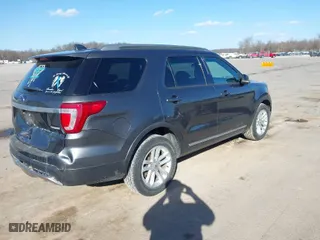 2016 Ford Explorer XLT with VIN 1FM5K7D89GGB93318, listed as a IAAI auction lot 41634295 with 195,853 mi miles. Bid and sale history available at carsss.com. Image 4.