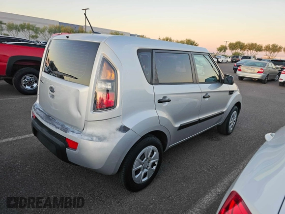 2011 Kia Soul with VIN KNDJT2A19B7714170, listed as a Copart auction lot 81006544 with 121,298 mi miles and Clean Title. Bid and sale history available at carsss.com. Image 4.