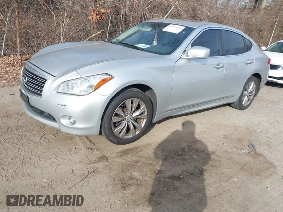 2013 Infiniti M z VIN JN1BY1AR0DM600278, wystawiony jako IAAI lot #41303485 z przebiegiem 298 943 mil mil oraz . Historia ofert i sprzedaży dostępna na DreamBid. Obrazek 17.