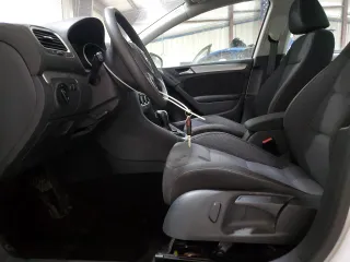 2014 Volkswagen Golf z VIN WVWDB7AJ5EW011768, wystawiony jako Copart lot #60351135 z przebiegiem 75 185 mil mil oraz Szkoda całkowita • Salvage title. Historia ofert i sprzedaży dostępna na DreamBid. Obrazek 7.