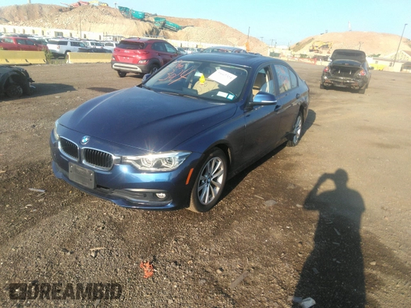2018 BMW 3 Series 320i xDrive z VIN WBA8A3C53JA488409, wystawiony jako IAAI lot #39667324 z przebiegiem 72 949 mil mil oraz . Historia ofert i sprzedaży dostępna na DreamBid. Obrazek 17.