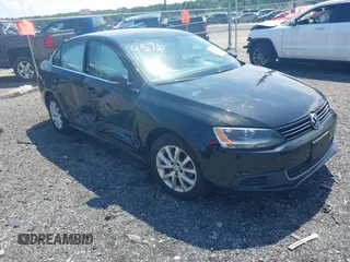 2014 Volkswagen Jetta SE with VIN 3VWD17AJ4EM429576, listed as a IAAI auction lot 42542604 with 142,313 mi miles and . Bid and sale history available at DreamBid. Image 1.