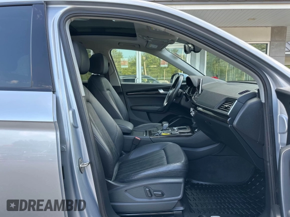 2020 Audi Q5 Premium Plus z VIN WA1BNAFY9L2003365, wystawiony jako IAAI lot #42761355 z przebiegiem 137 371 mil mil oraz . Historia ofert i sprzedaży dostępna na DreamBid. Obrazek 5.