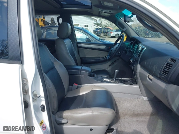 2006 Toyota 4Runner SR5 with VIN JTEBU14R168070401, listed as a IAAI auction lot 41977312 with 195,902 mi miles. Bid and sale history available at carsss.com. Image 5.