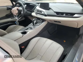2015 BMW i8 z VIN WBY2Z2C52FV391003, wystawiony jako Copart lot #49772875 z przebiegiem Nie podano mil oraz Szkoda całkowita • Salvage title. Historia ofert i sprzedaży dostępna na DreamBid. Obrazek 8.