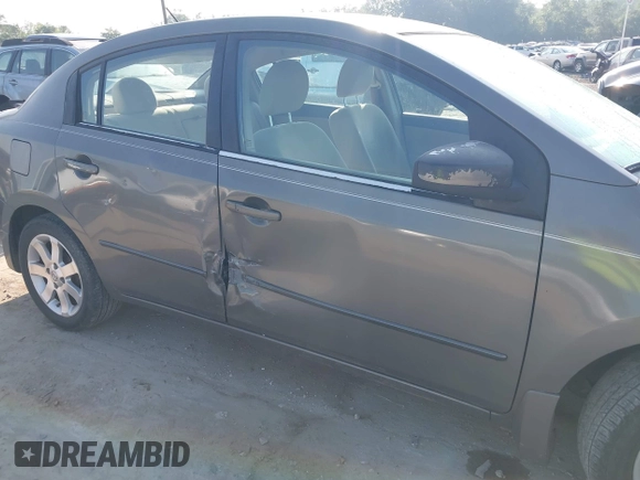 2008 Nissan Sentra S z VIN 3N1AB61E38L626610, wystawiony jako IAAI lot #42650176 z przebiegiem 184 562 mil mil oraz . Historia ofert i sprzedaży dostępna na DreamBid. Obrazek 6.