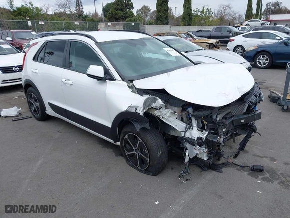 2023 Kia Niro EX with VIN KNDCR3LE8P5073495, listed as a IAAI auction lot 41465833 with 30,423 mi miles. Bid and sale history available at carsss.com. Image 1.