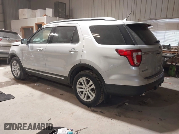 2018 Ford Explorer XLT z VIN 1FM5K8D8XJGA03930, wystawiony jako IAAI lot #41492266 z przebiegiem 160 362 mil mil oraz . Historia ofert i sprzedaży dostępna na DreamBid. Obrazek 3.