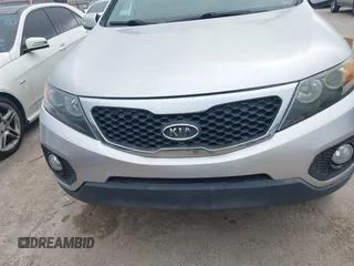 2011 Kia Sorento EX with VIN 5XYKU4A17BG185527, listed as a IAAI auction lot 41881550 with 82,948 mi miles. Bid and sale history available at carsss.com. Image 6.