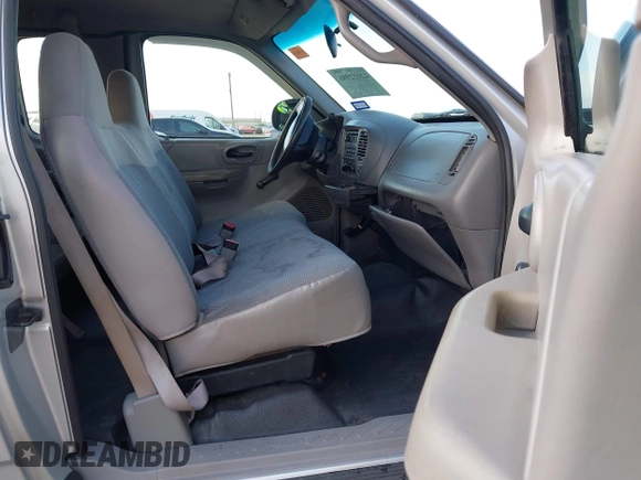 1999 Ford F-250 z VIN 2FTRX27L3XCA14587, wystawiony jako IAAI lot #42022998 z przebiegiem Nie podano mil oraz . Historia ofert i sprzedaży dostępna na DreamBid. Obrazek 5.