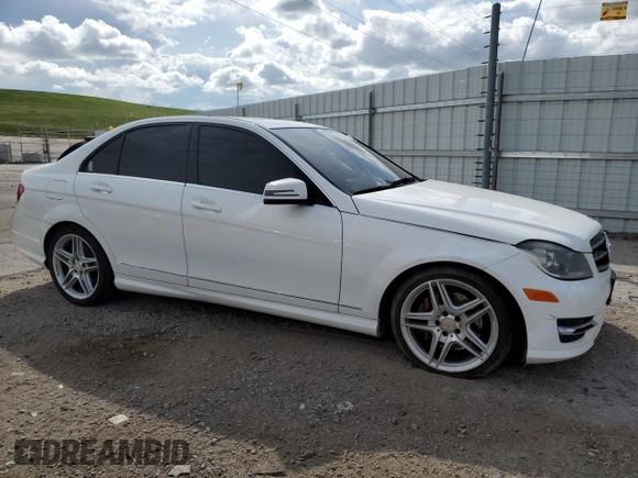 2013 Mercedes-Benz C 300 Sport с VIN WDDGF8ABXDR286670, выставлен на аукционе Copart как лот 61009525 с пробегом 125 791 миль миль и Списание • Salvage title. История ставок и продаж доступна на DreamBid. Изображение 4.