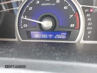 2009 Honda Civic LX z VIN 1HGFA16579L012949, wystawiony jako IAAI lot #41938215 z przebiegiem 180 795 mil mil oraz . Historia ofert i sprzedaży dostępna na DreamBid. Obrazek 15.