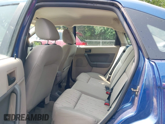 2008 Ford Focus SE z VIN 1FAHP35N48W230014, wystawiony jako IAAI lot #42395069 z przebiegiem 140 179 mil mil oraz . Historia ofert i sprzedaży dostępna na DreamBid. Obrazek 8.