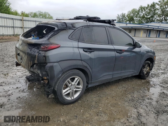 2021 Hyundai Kona SE z VIN KM8K12AA8MU742150, wystawiony jako Copart lot #56840555 z przebiegiem 67 371 mil mil oraz Szkoda całkowita • Salvage title. Historia ofert i sprzedaży dostępna na DreamBid. Obrazek 3.