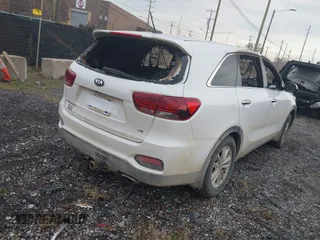 2019 Kia Sorento LX V6 with VIN 5XYPGDA51KG497648, listed as a IAAI auction lot 41070697 with 0 mi miles. Bid and sale history available at carsss.com. Image 4.