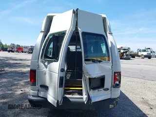 2014 Ford Econoline Passenger XL z VIN 1FBSS3BL5EDA36962, wystawiony jako IAAI lot #42144960 z przebiegiem 90 490 mil mil oraz . Historia ofert i sprzedaży dostępna na DreamBid. Obrazek 16.