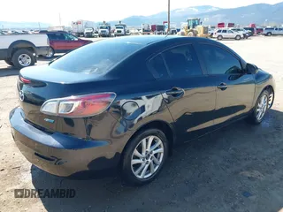 2013 Mazda 3 i Touring z VIN JM1BL1V7XD1821599, wystawiony jako IAAI lot #42050760 z przebiegiem 129 006 mil mil oraz . Historia ofert i sprzedaży dostępna na DreamBid. Obrazek 4.