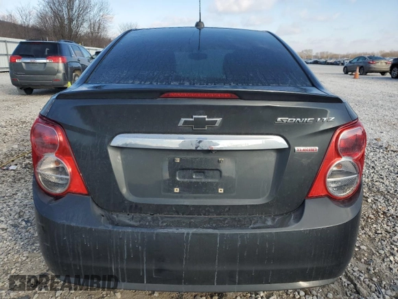 2015 Chevrolet Sonic LTZ z VIN 1G1JE5SB5F4106391, wystawiony jako Copart lot #41699175 z przebiegiem 113 683 mil mil oraz Szkoda całkowita • Salvage title. Historia ofert i sprzedaży dostępna na DreamBid. Obrazek 6.