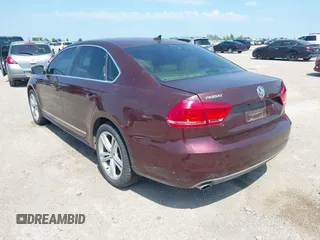 2013 Volkswagen Passat SEL Premium z VIN 1VWCN7A31DC096741, wystawiony jako IAAI lot #42412946 z przebiegiem Nie podano mil oraz . Historia ofert i sprzedaży dostępna na DreamBid. Obrazek 3.