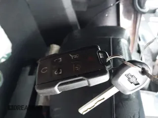 2020 Chevrolet Suburban LT z VIN 1GNSCHKC9LR284936, wystawiony jako IAAI lot #41196246 z przebiegiem Nie podano mil oraz . Historia ofert i sprzedaży dostępna na DreamBid. Obrazek 11.