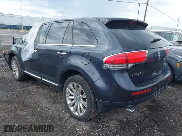2013 Lincoln MKX z VIN 2LMDJ8JKXDBL40306, wystawiony jako IAAI lot #42163230 z przebiegiem 148 248 mil mil oraz . Historia ofert i sprzedaży dostępna na DreamBid. Obrazek 3.