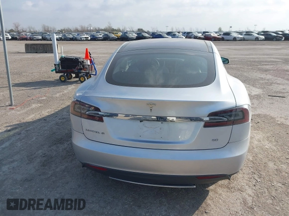 2013 Tesla Model S with VIN 5YJSA1CG3DFP28908, listed as a IAAI auction lot 41804041 with 140,756 mi miles and . Bid and sale history available at DreamBid. Image 16.