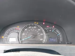 2012 Toyota Camry L z VIN 4T1BF1FK1CU532002, wystawiony jako IAAI lot #42215124 z przebiegiem 209 642 mil mil oraz . Historia ofert i sprzedaży dostępna na DreamBid. Obrazek 7.
