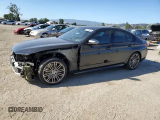 2019 BMW 5 Series M550i xDrive z VIN WBAJB9C50KB464503, wystawiony jako Copart lot #56995825 z przebiegiem 67 324 mil mil oraz Szkoda całkowita • Salvage title. Historia ofert i sprzedaży dostępna na DreamBid. Obrazek 1.