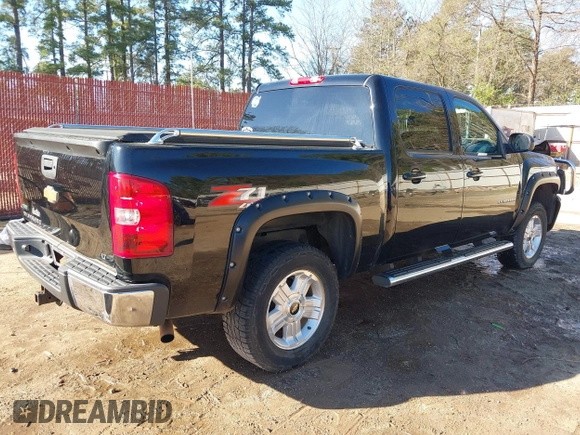 2011 Chevrolet Silverado 1500 LT with VIN 3GCPKSE33BG320029, listed as a IAAI auction lot 41805671 with 110,000 mi miles. Bid and sale history available at carsss.com. Image 4.