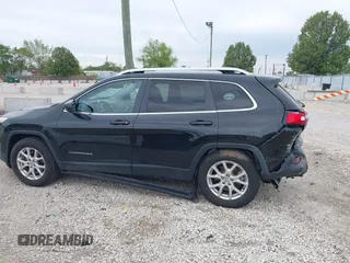 2016 Jeep Cherokee Latitude z VIN 1C4PJMCS9GW225346, wystawiony jako IAAI lot #42362322 z przebiegiem 122 816 mil mil oraz . Historia ofert i sprzedaży dostępna na DreamBid. Obrazek 14.