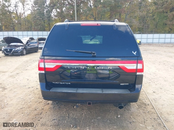 2016 Lincoln Navigator Select with VIN 5LMJJ2HT3GEL00651, listed as a IAAI auction lot 40644126 with 127,821 mi miles. Bid and sale history available at carsss.com. Image 16.