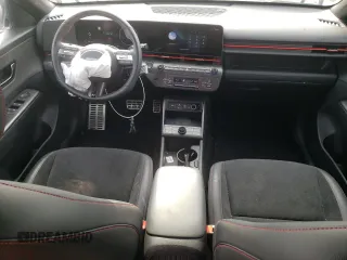 2024 Hyundai Kona N Line с VIN KM8HACA31RU089671, выставлен на аукционе Copart как лот 45504435 с пробегом 3 791 миль миль и Списание • Salvage title. История ставок и продаж доступна на DreamBid. Изображение 8.
