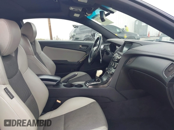 2013 Hyundai Genesis Coupe R-Spec z VIN KMHHT6KD1DU112684, wystawiony jako IAAI lot #41862231 z przebiegiem 160 698 mil mil oraz . Historia ofert i sprzedaży dostępna na DreamBid. Obrazek 5.