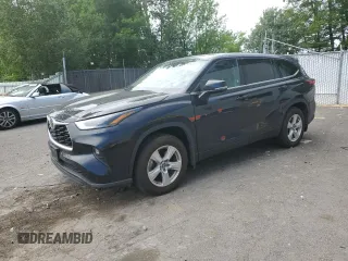 2022 Toyota Highlander LE z VIN 5TDBZRBH5NS193739, wystawiony jako Copart lot #59274444 z przebiegiem 13 804 mil mil oraz Szkoda całkowita • Salvage title. Historia ofert i sprzedaży dostępna na DreamBid. Obrazek 1.