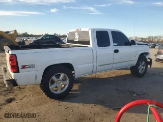 2006 Chevrolet Silverado 1500 LT2 with VIN 1GCEK19B36Z233272, listed as a Copart auction lot 82434244 with 182,974 mi miles and Salvage Title. Bid and sale history available at carsss.com. Image 3.