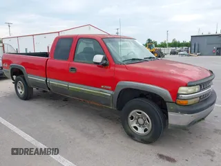 2000 Chevrolet Silverado 2500 LS z VIN 1GCGK29U3YE159782, wystawiony jako IAAI lot #42568821 z przebiegiem 172 387 mil mil oraz . Historia ofert i sprzedaży dostępna na DreamBid. Obrazek 1.