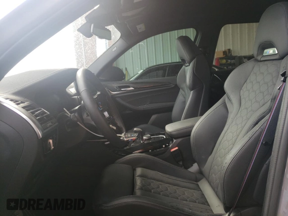 2022 BMW X3 M z VIN 5YM13EC0XN9M66145, wystawiony jako Copart lot #39769893 z przebiegiem 1682 mil mil oraz . Historia ofert i sprzedaży dostępna na DreamBid. Obrazek 7.