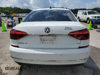 2017 Volkswagen Passat SE with VIN 1VWGT7A31HC019042, listed as a Copart auction lot 61078305 with 149,335 mi miles and Salvage title. Bid and sale history available at DreamBid. Image 6.