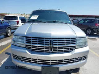 2013 Lincoln Navigator z VIN 5LMJJ2H58DEL03767, wystawiony jako IAAI lot #41986480 z przebiegiem 171 007 mil mil oraz . Historia ofert i sprzedaży dostępna na DreamBid. Obrazek 12.