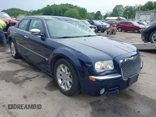 2005 Chrysler 300 C z VIN 2C3AA63H65H693492, wystawiony jako IAAI lot #42284762 z przebiegiem 115 889 mil mil oraz . Historia ofert i sprzedaży dostępna na DreamBid. Obrazek 1.