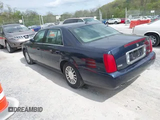 2004 Cadillac DeVille DHS z VIN 1G6KE54Y64U110060, wystawiony jako IAAI lot #42133610 z przebiegiem 68 677 mil mil oraz . Historia ofert i sprzedaży dostępna na DreamBid. Obrazek 3.